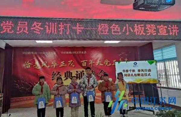 原创向佐要给郭美女打电话认错，谁注意向太说了啥？婆媳关系一目了然