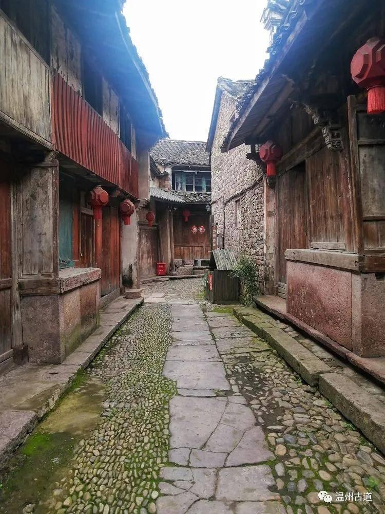 跳动的旋转球