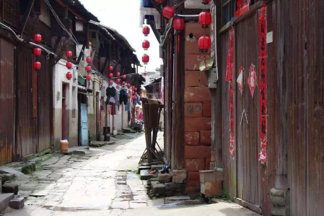 跳动的旋转球